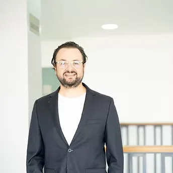 Dr. Rubén Reyes