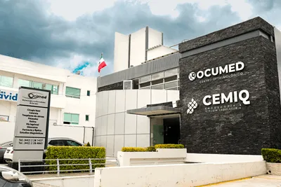 Fachada del Centro Oftalmologico Ocumed en Queretaro especializado en cirugia de cataratas.