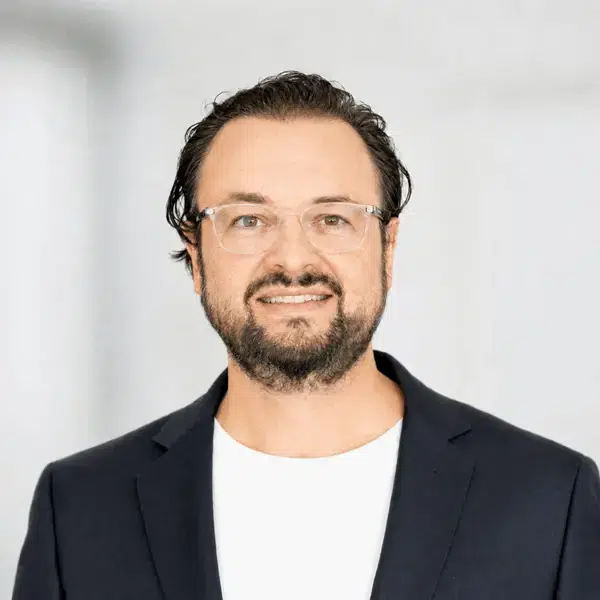 Dr. Rubén Reyes